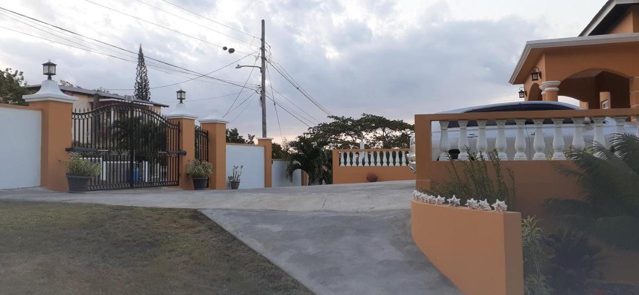 Bed and Breakfast Modrians Runaway Bay Exteriér fotografie
